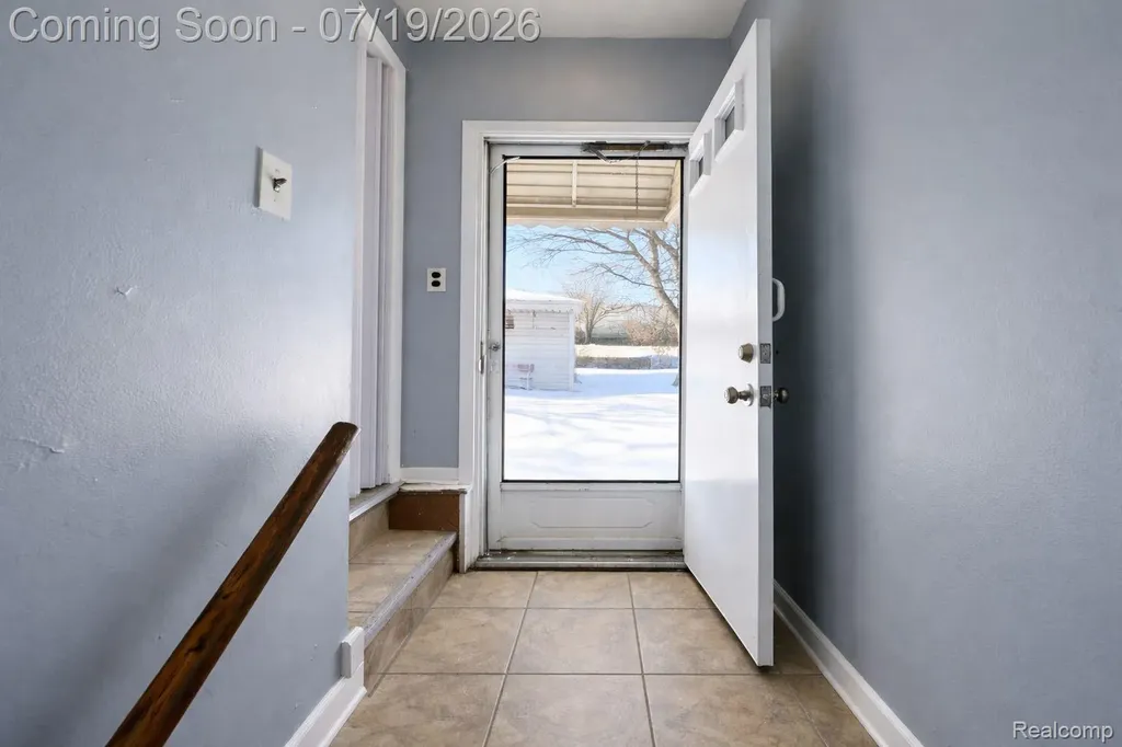 24245 Prairie Lane Warren City MI 48089