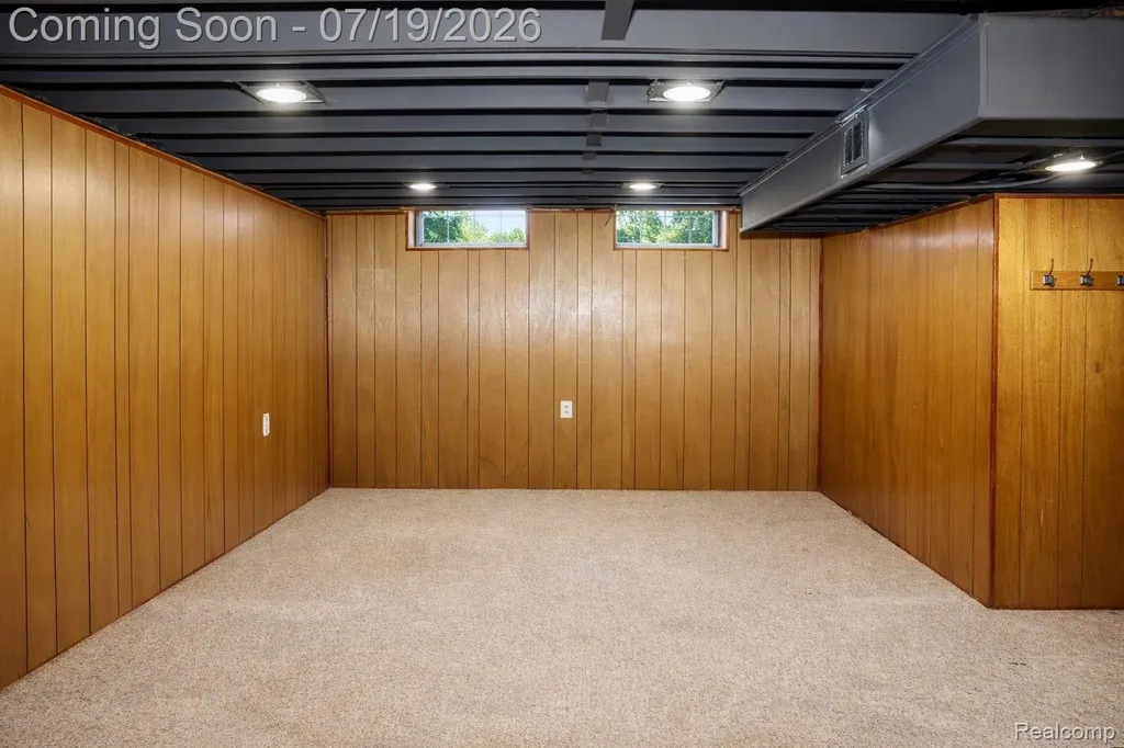 24245 Prairie Lane Warren City MI 48089