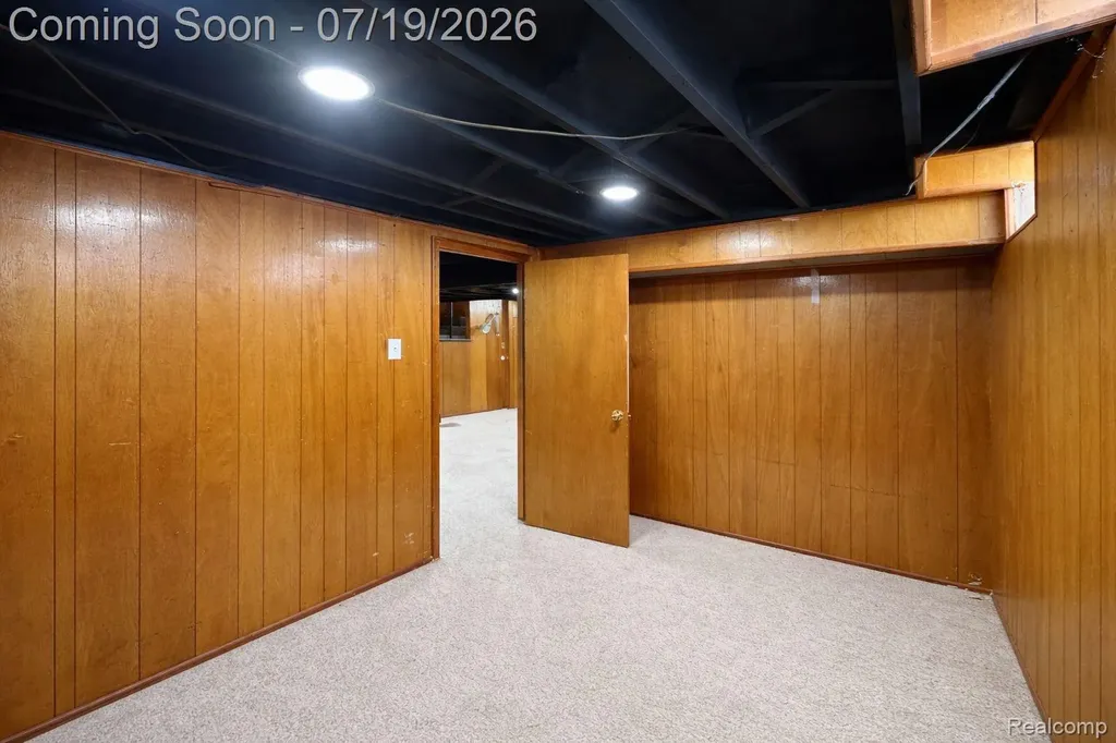 24245 Prairie Lane Warren City MI 48089