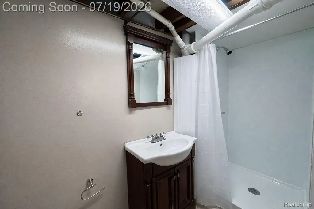 24245 Prairie Lane Warren City MI 48089