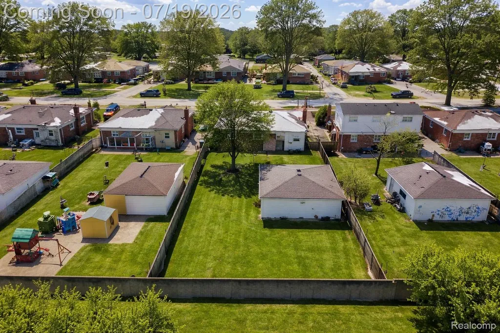 24245 Prairie Lane Warren City MI 48089