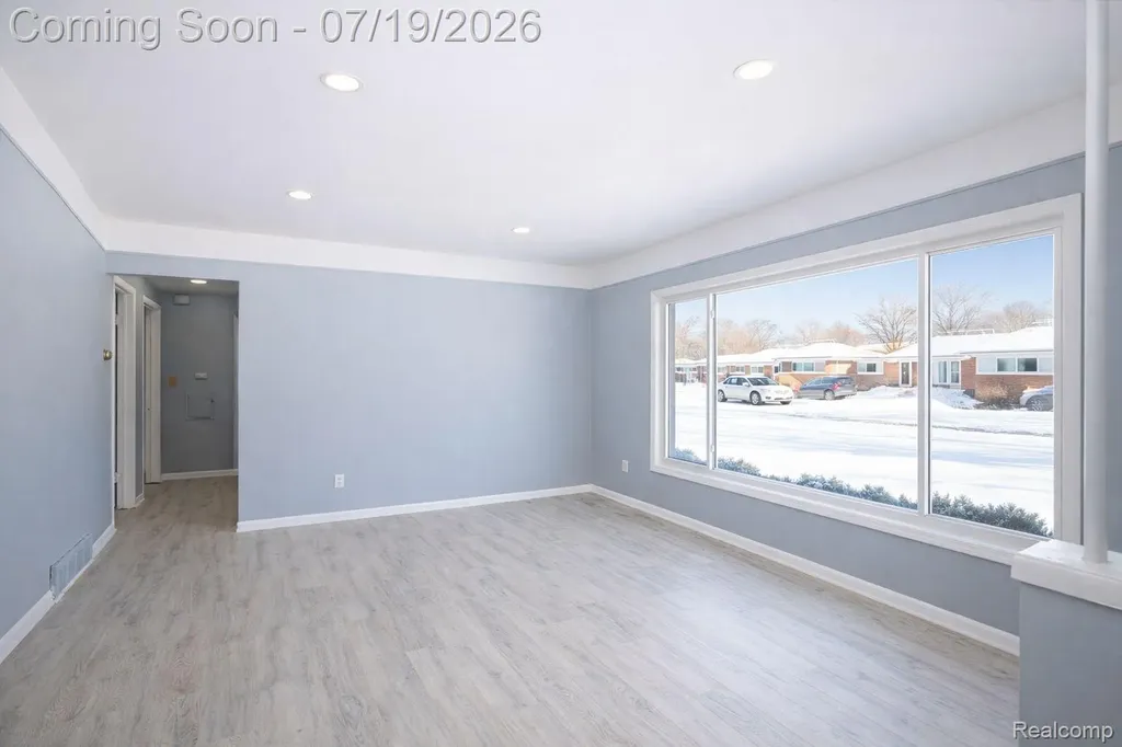 24245 Prairie Lane Warren City MI 48089
