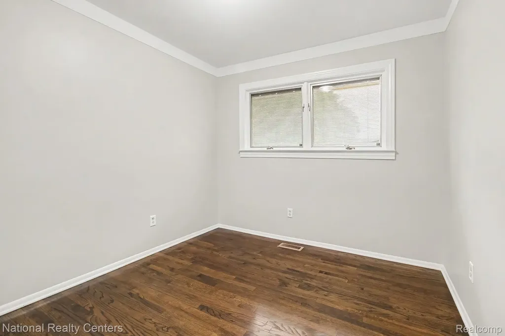 35977 Dover Street Livonia City MI 48150