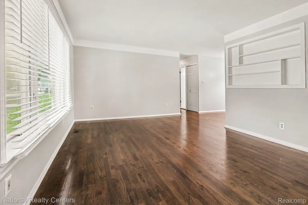 35977 Dover Street Livonia City MI 48150