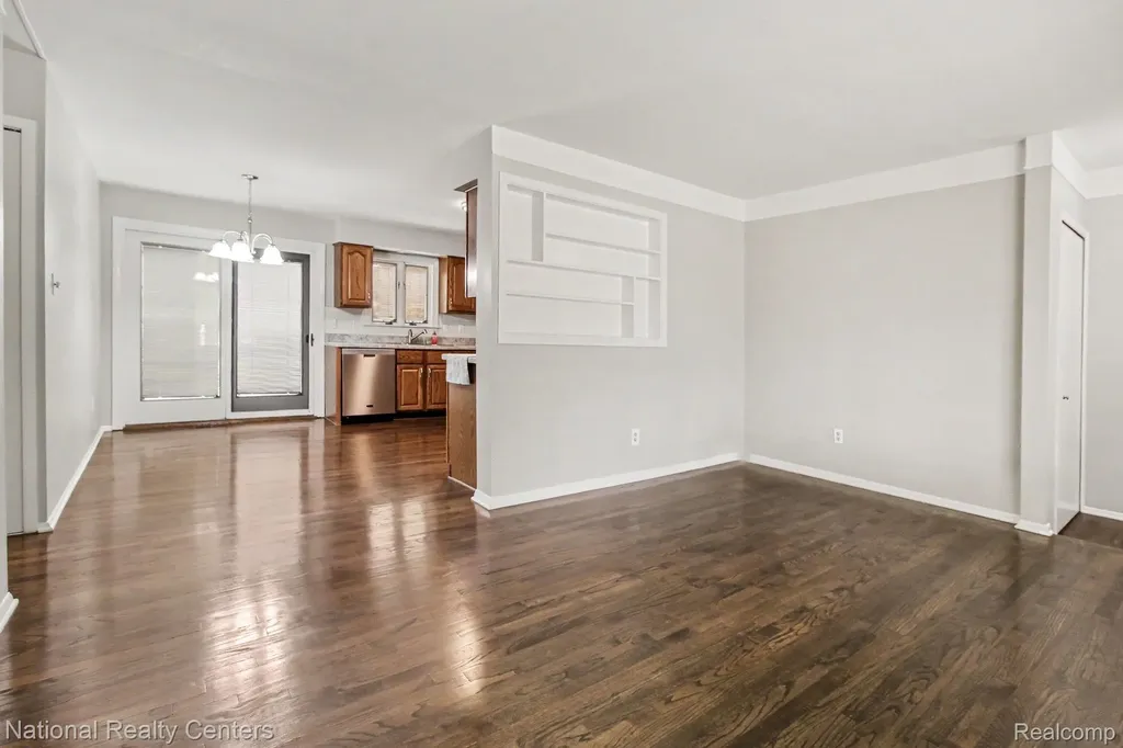 35977 Dover Street Livonia City MI 48150
