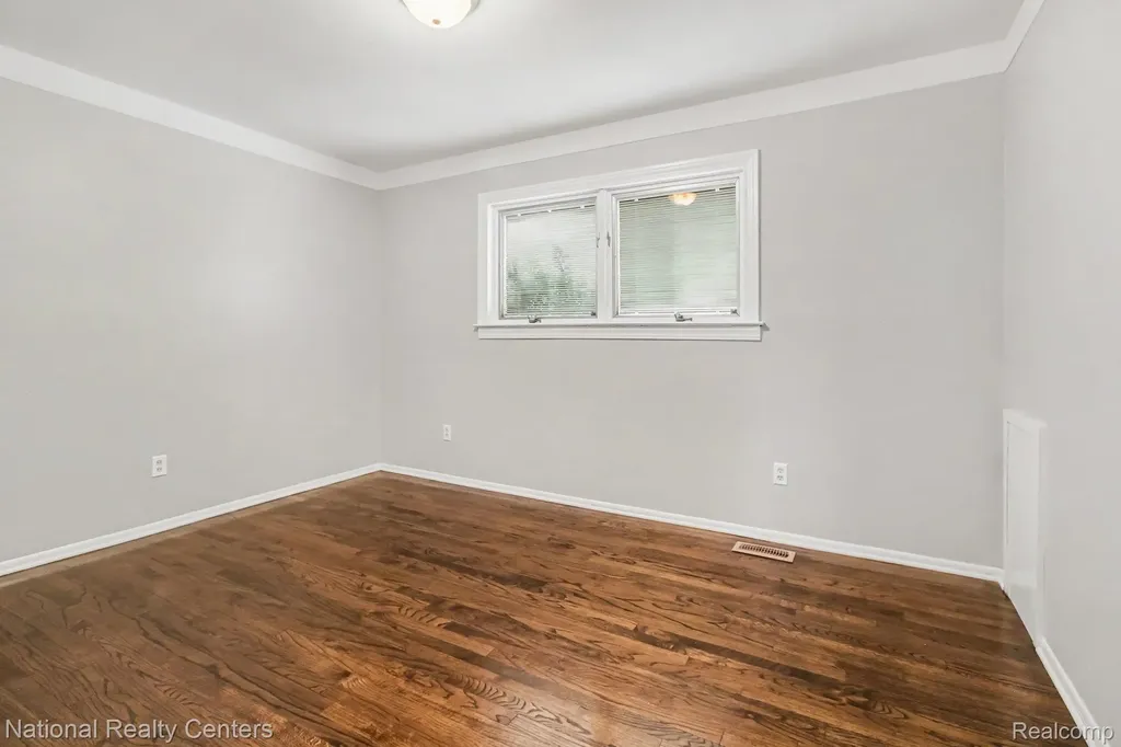35977 Dover Street Livonia City MI 48150
