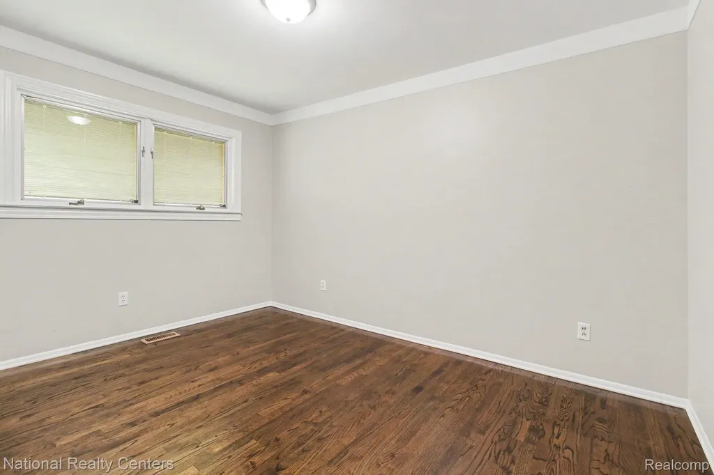 35977 Dover Street Livonia City MI 48150