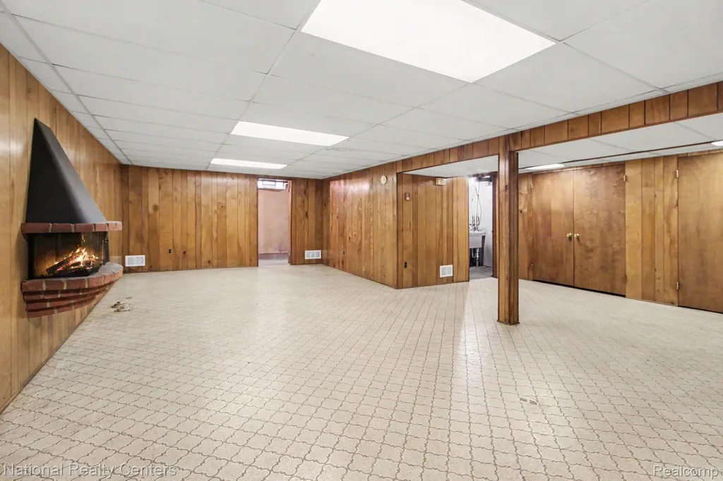 35977 Dover Street Livonia City MI 48150