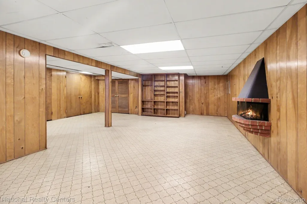 35977 Dover Street Livonia City MI 48150