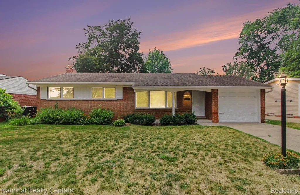 35977 Dover Street Livonia City MI 48150