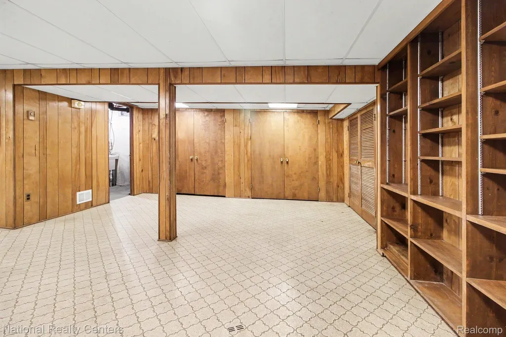 35977 Dover Street Livonia City MI 48150