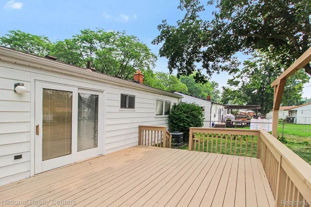 35977 Dover Street Livonia City MI 48150
