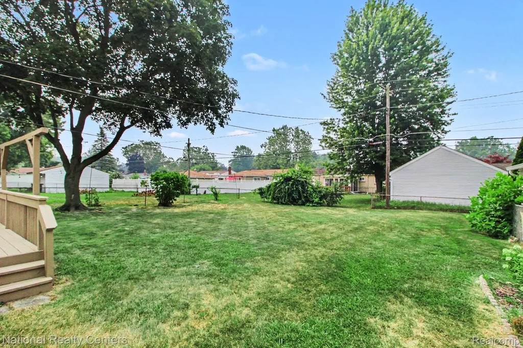 35977 Dover Street Livonia City MI 48150