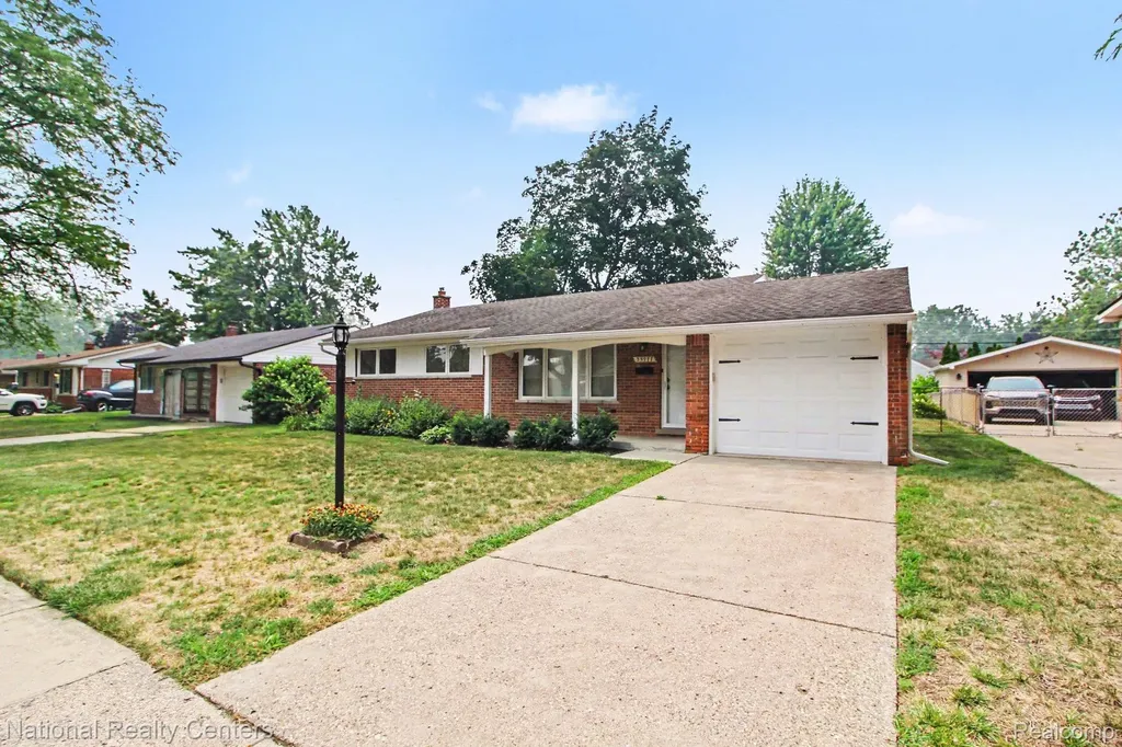 35977 Dover Street Livonia City MI 48150