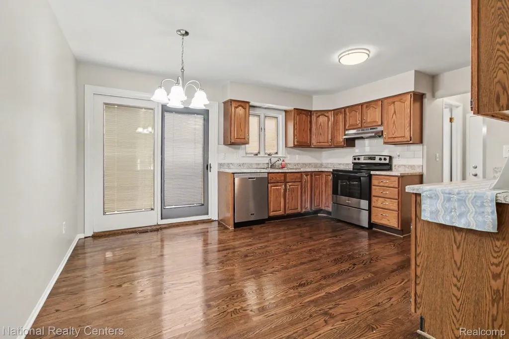 35977 Dover Street Livonia City MI 48150