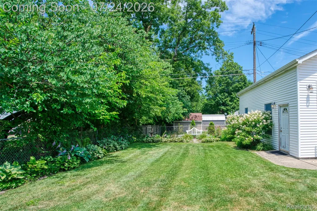 429 E Grand River Avenue Fowlerville Village MI 48836