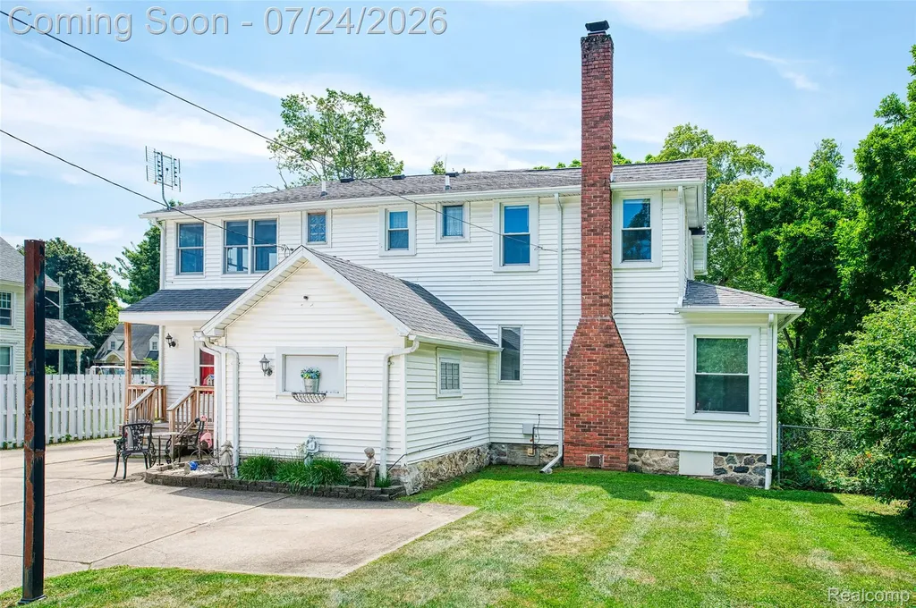 429 E Grand River Avenue Fowlerville Village MI 48836