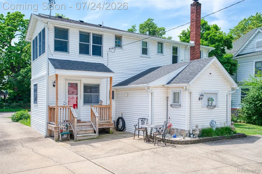 429 E Grand River Avenue Fowlerville Village MI 48836