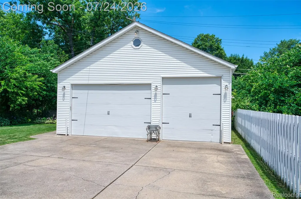 429 E Grand River Avenue Fowlerville Village MI 48836