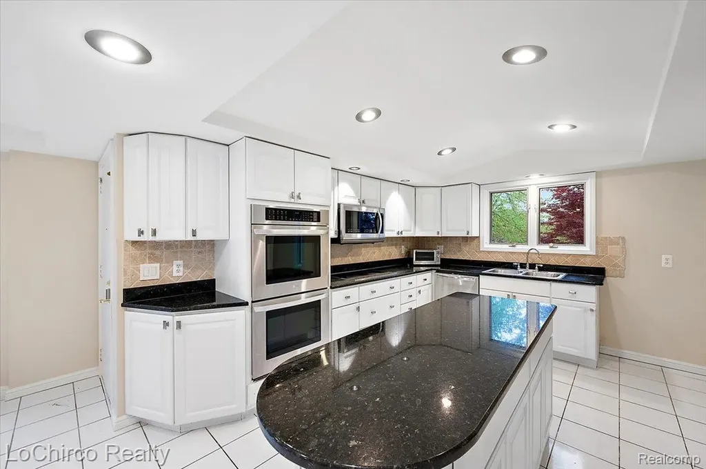 6019 Glen Eagles Drive West Bloomfield Charter Township MI 48323