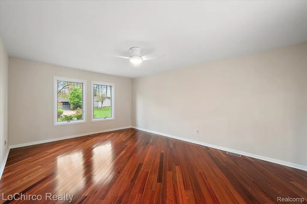 6019 Glen Eagles Drive West Bloomfield Charter Township MI 48323