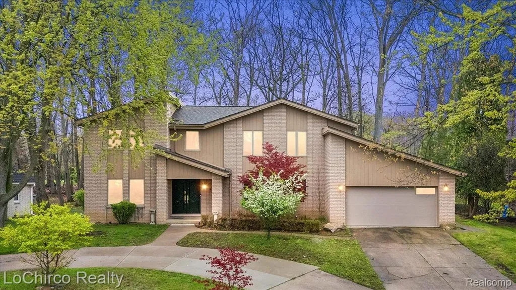 6019 Glen Eagles Drive West Bloomfield Charter Township MI 48323