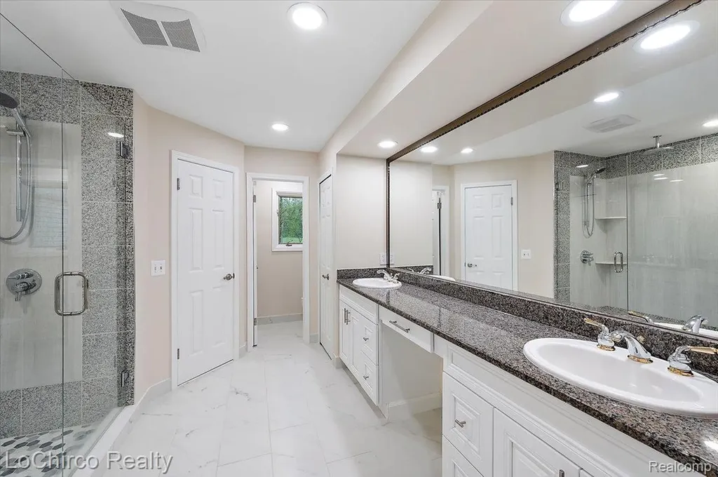 6019 Glen Eagles Drive West Bloomfield Charter Township MI 48323