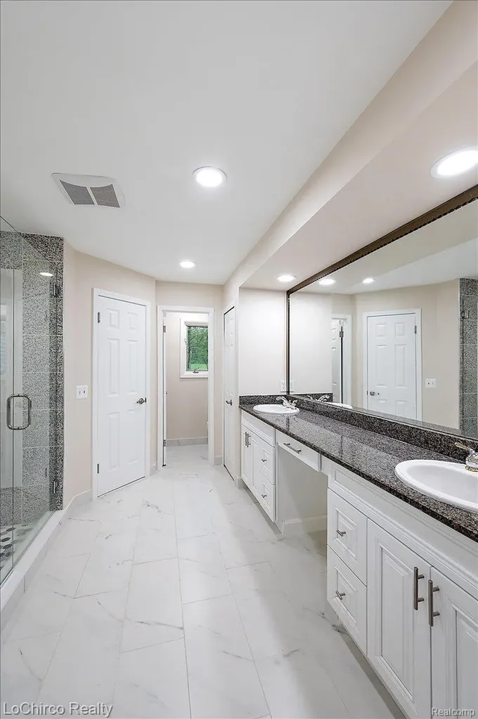 6019 Glen Eagles Drive West Bloomfield Charter Township MI 48323