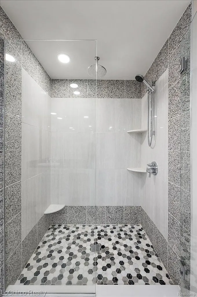 6019 Glen Eagles Drive West Bloomfield Charter Township MI 48323