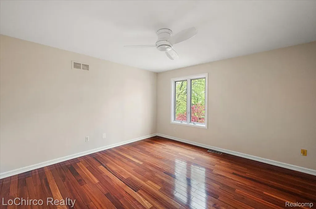 6019 Glen Eagles Drive West Bloomfield Charter Township MI 48323