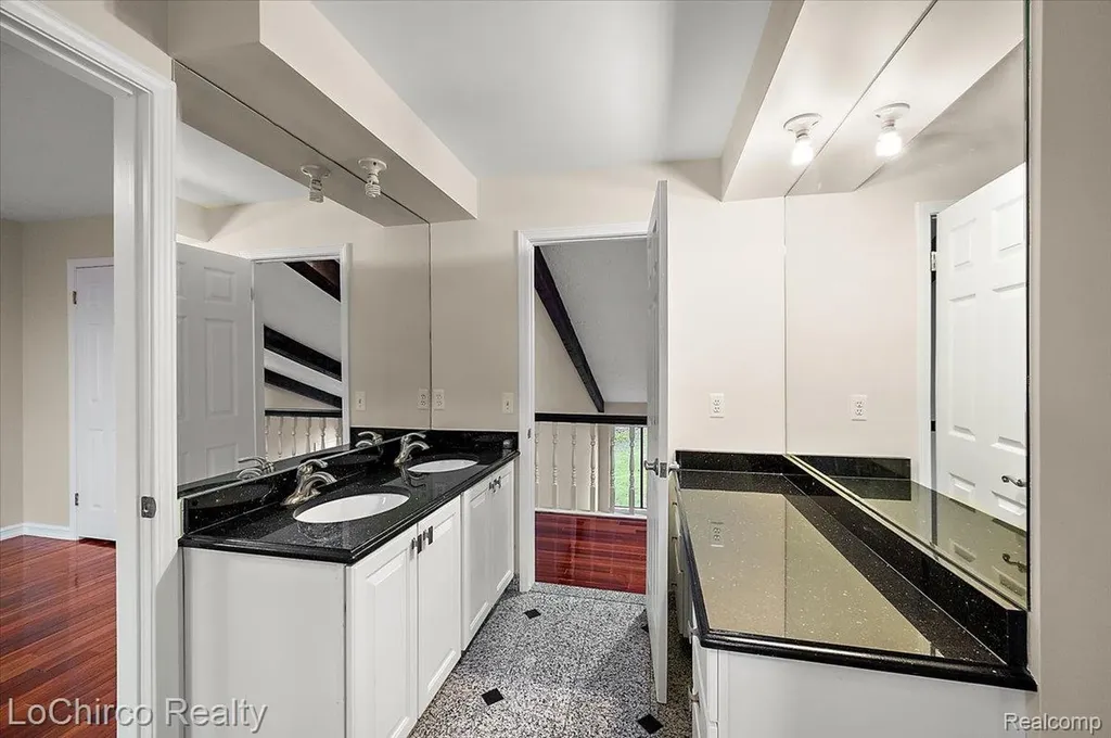 6019 Glen Eagles Drive West Bloomfield Charter Township MI 48323