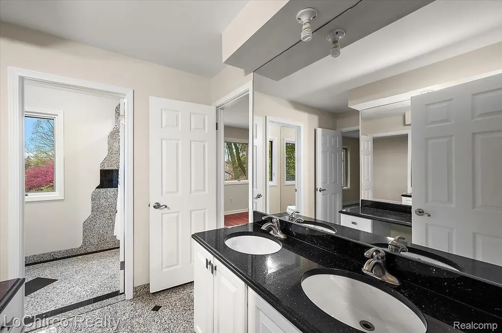 6019 Glen Eagles Drive West Bloomfield Charter Township MI 48323