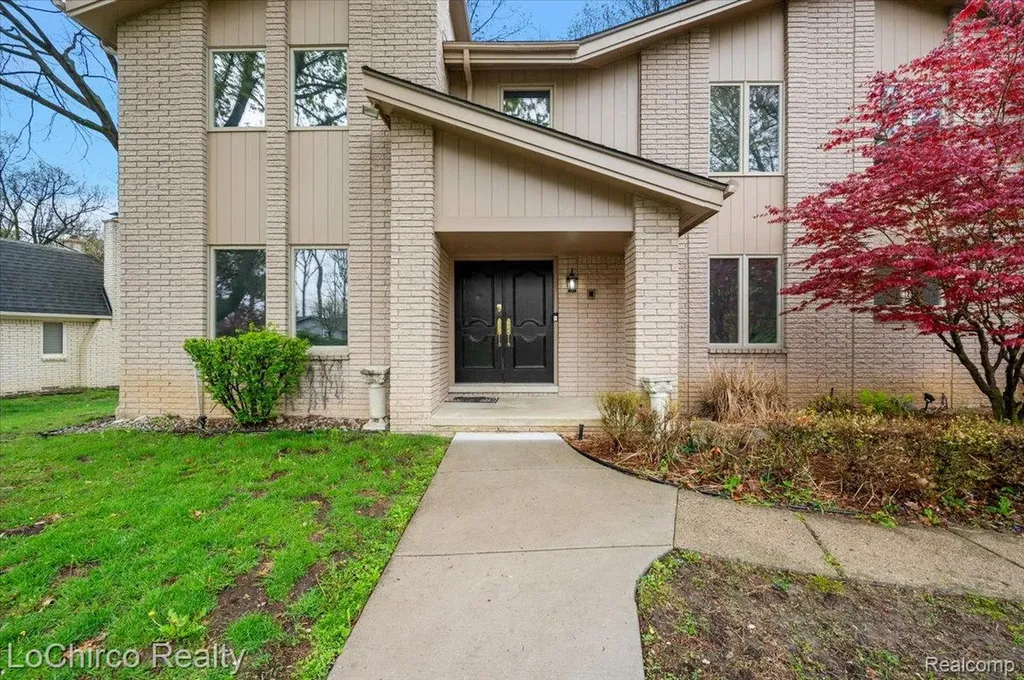 6019 Glen Eagles Drive West Bloomfield Charter Township MI 48323