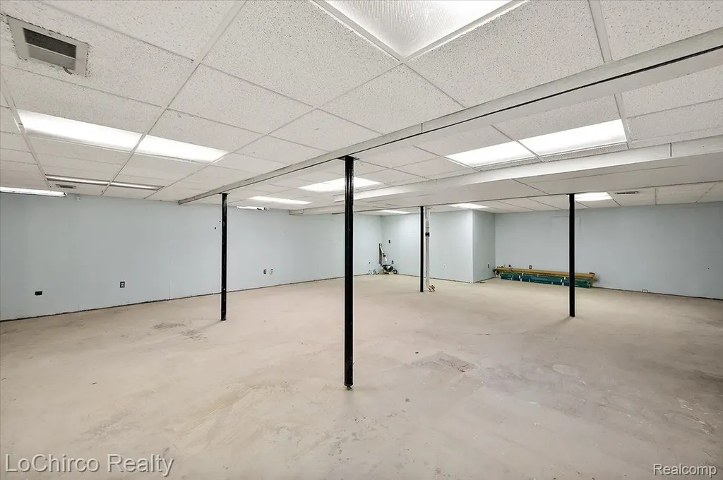 6019 Glen Eagles Drive West Bloomfield Charter Township MI 48323