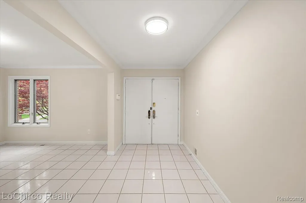 6019 Glen Eagles Drive West Bloomfield Charter Township MI 48323