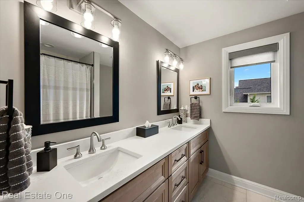 1721 Royal Birkdale Drive Oxford Charter Township MI 48371