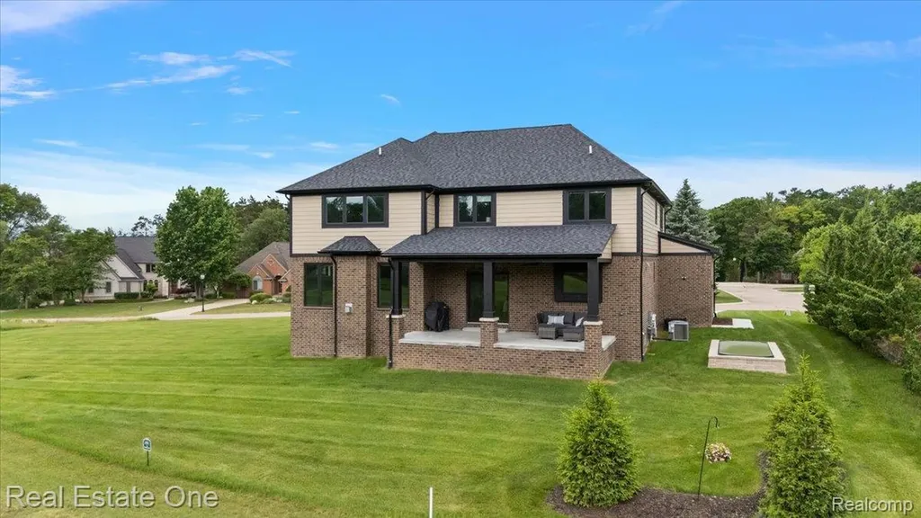 1721 Royal Birkdale Drive Oxford Charter Township MI 48371