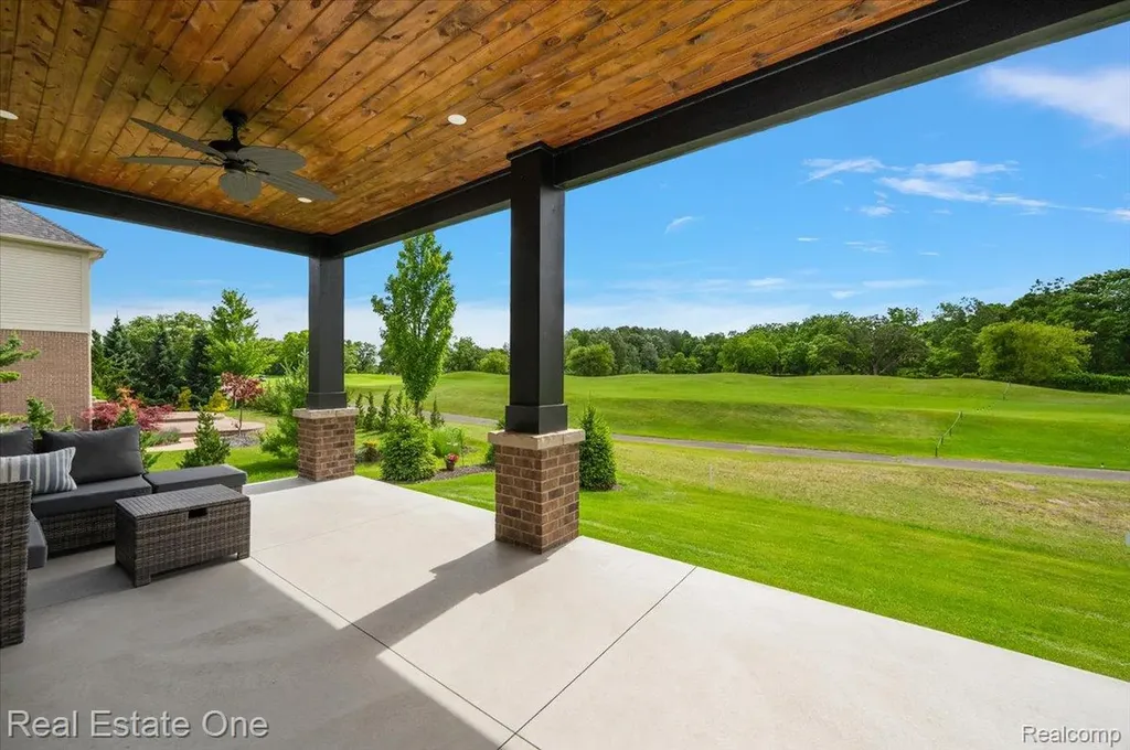 1721 Royal Birkdale Drive Oxford Charter Township MI 48371