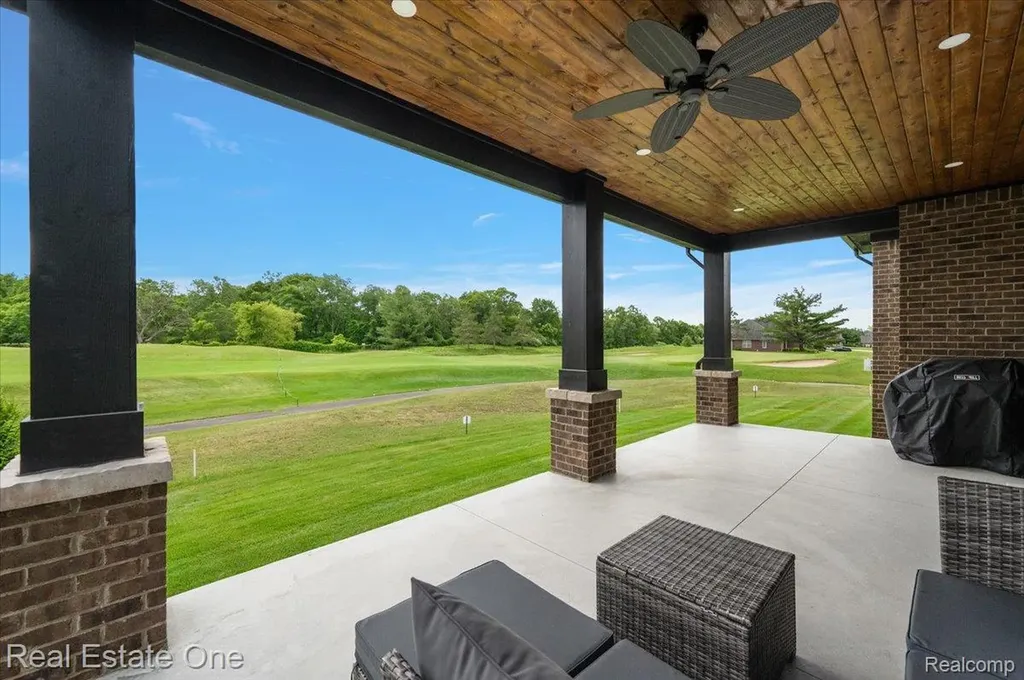 1721 Royal Birkdale Drive Oxford Charter Township MI 48371