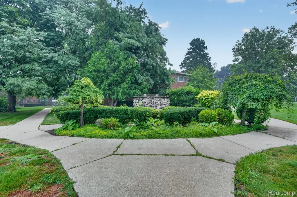1245 Derby Road Birmingham City MI 48009