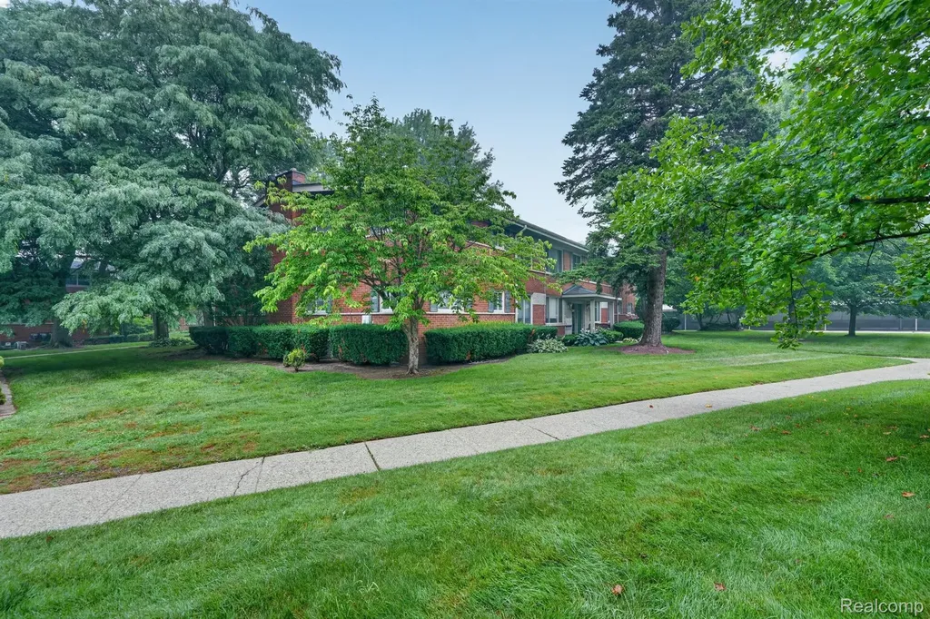 1245 Derby Road Birmingham City MI 48009