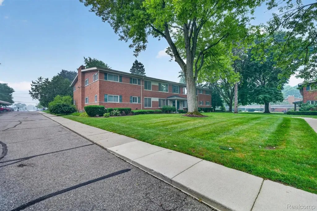 1245 Derby Road Birmingham City MI 48009