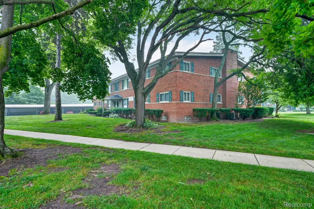 1245 Derby Road Birmingham City MI 48009