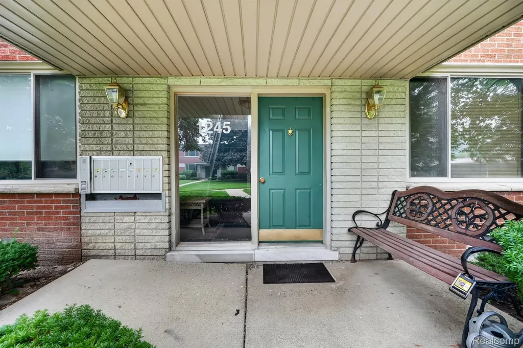 1245 Derby Road Birmingham City MI 48009