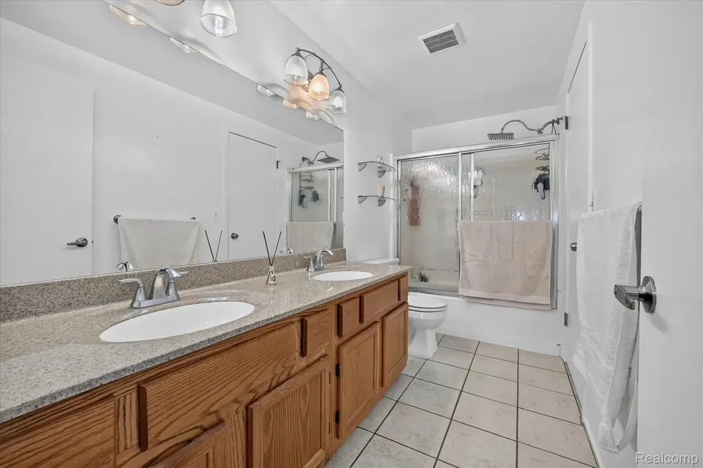 22757 Forestbrook Lane Brownstown Charter Township MI 48134