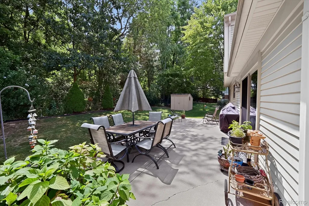 22757 Forestbrook Lane Brownstown Charter Township MI 48134