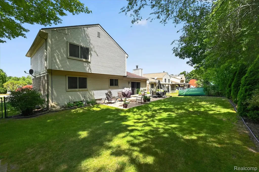 22757 Forestbrook Lane Brownstown Charter Township MI 48134