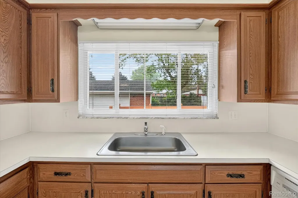 32539 Washington Street Livonia City MI 48150