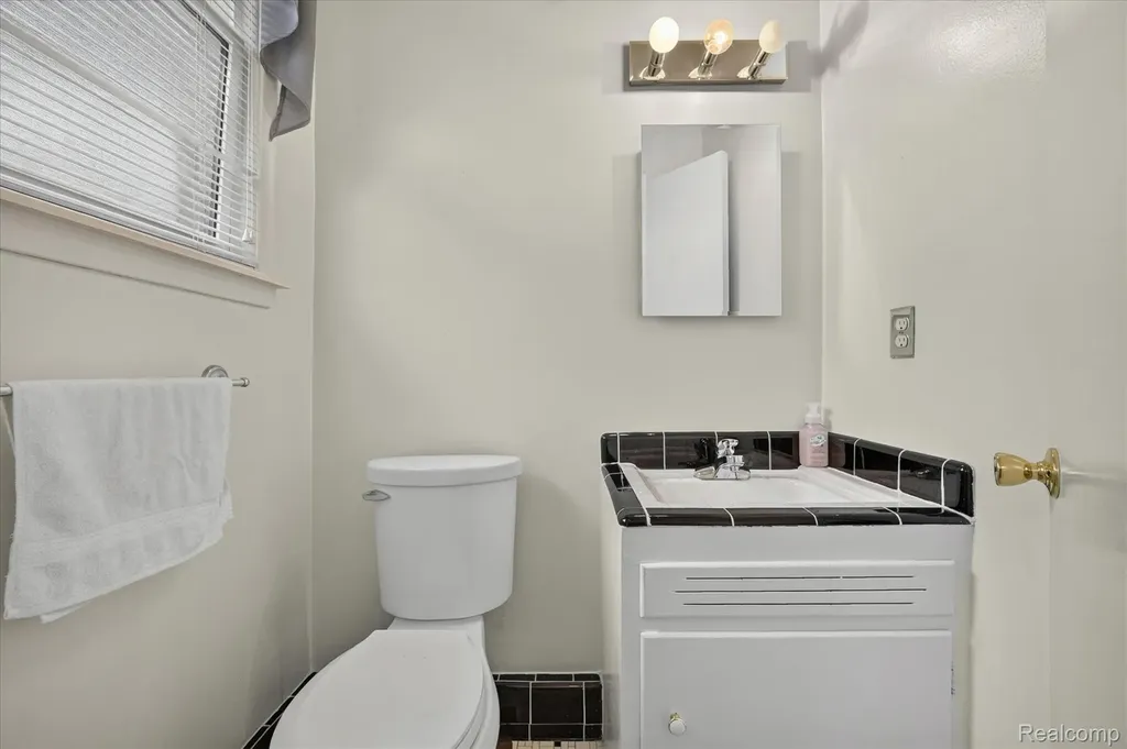 32539 Washington Street Livonia City MI 48150