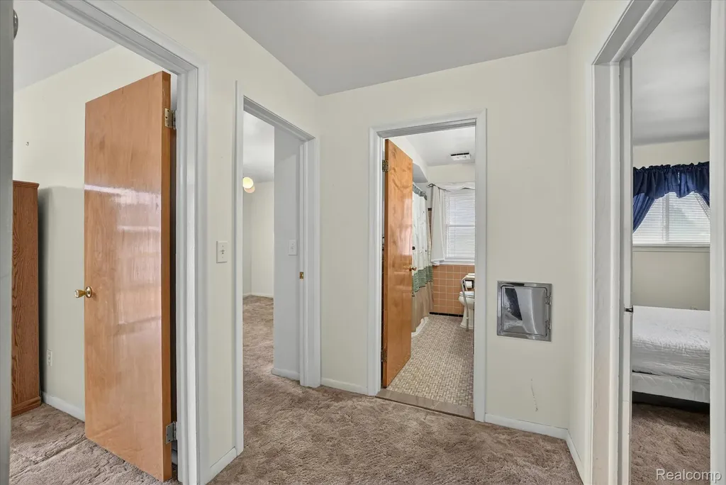 32539 Washington Street Livonia City MI 48150